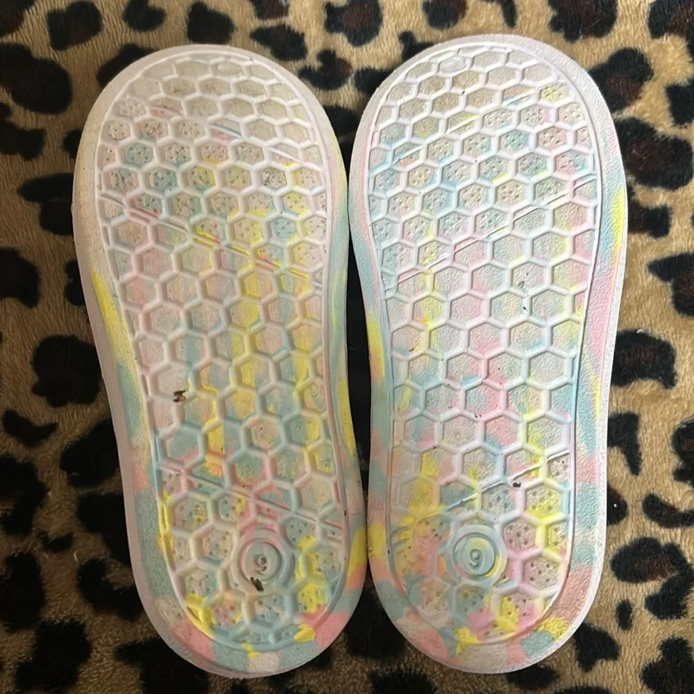 Cat & Jack Toddler Girl Size 9 Waterproof Tye Dye Slip On Water Shoes